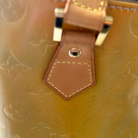 louis vuitton vernis in gold. - Picture 5 of 16